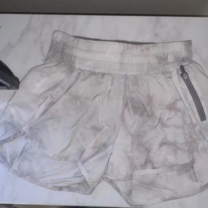 (Perfect Condition) Lululemon Tracker Short 4”